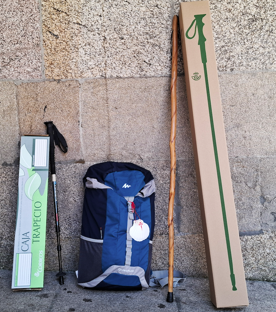 Envio bastones en el Camino de Santiago