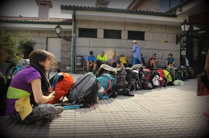 mochilas en el camino