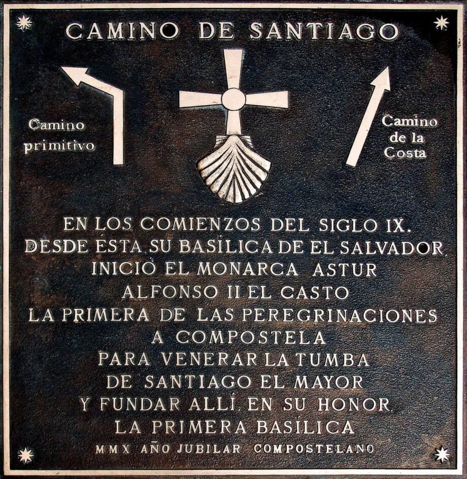Placa de inicio del Camino de Santiago desde Oviedo