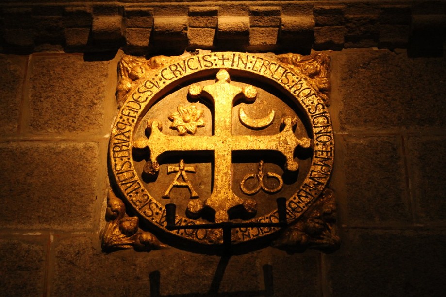 Cruces conmemorativas de la consagración de la Catedral de Santiago