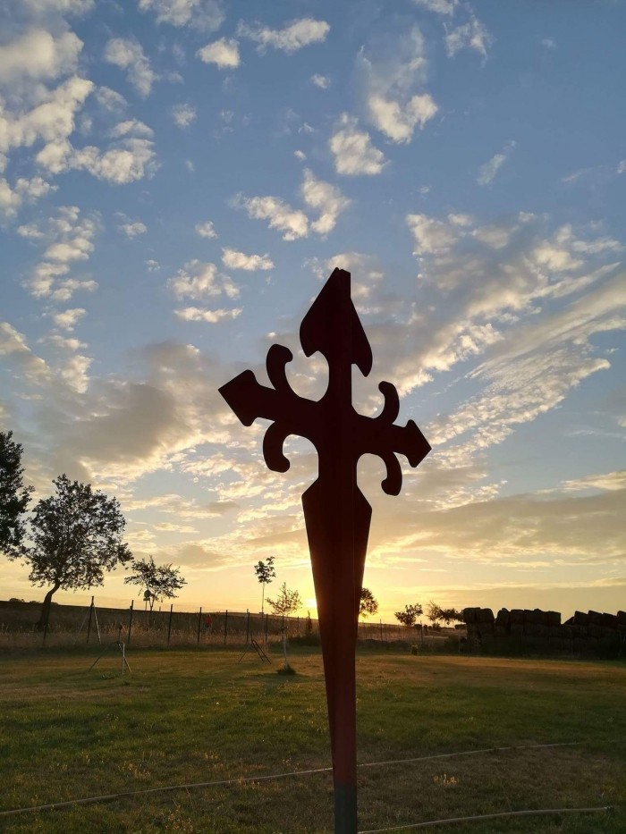 Origen y significado de la Cruz de Santiago, símbolo del Camino