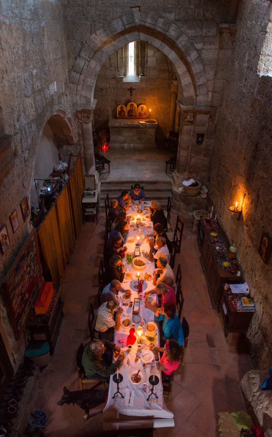 Cena de peregrinos en el convento de San Antón, Camino Francés