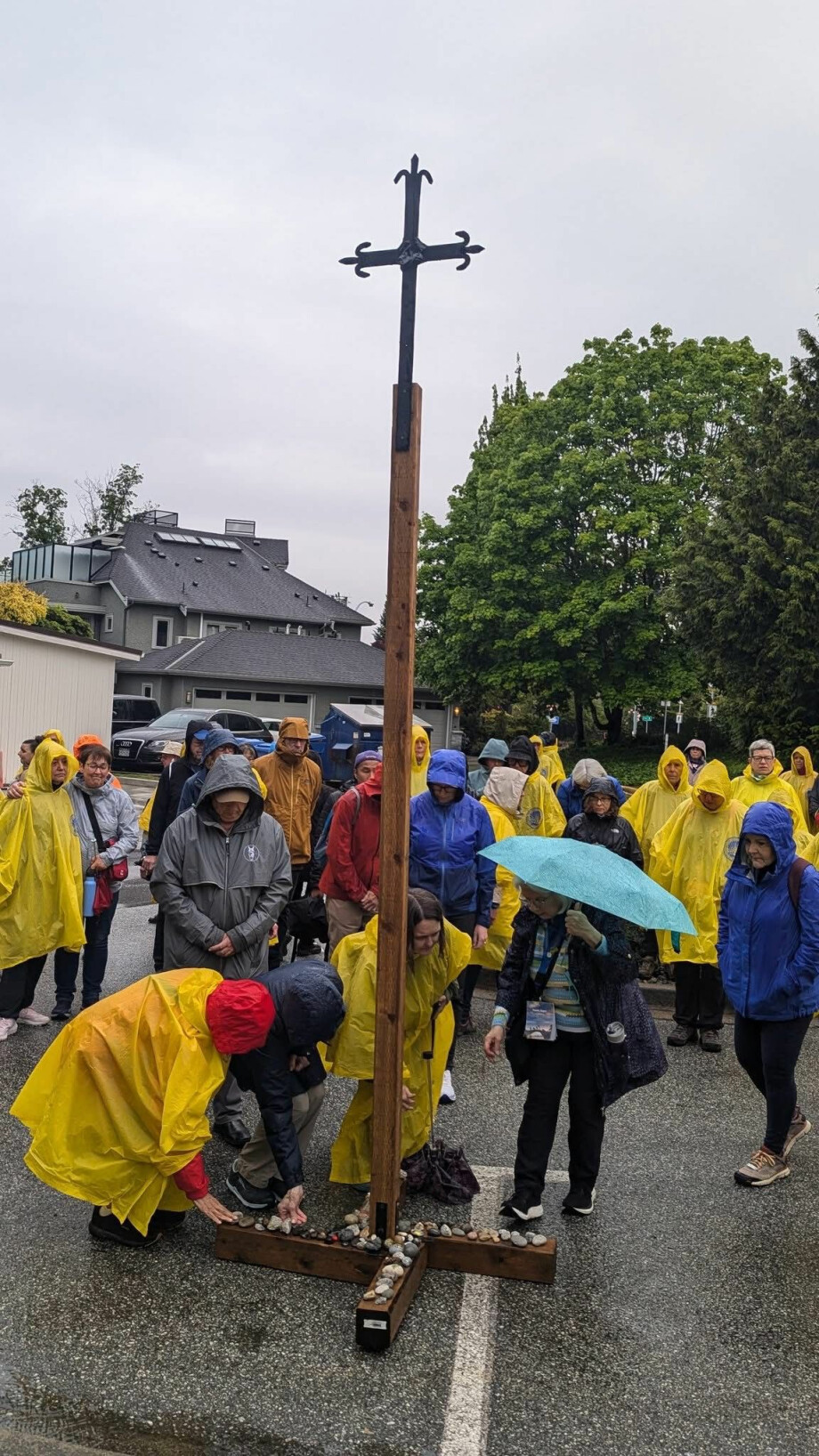 Réplica de la Cruz de Ferro levantada en el encuentro de Vancouver