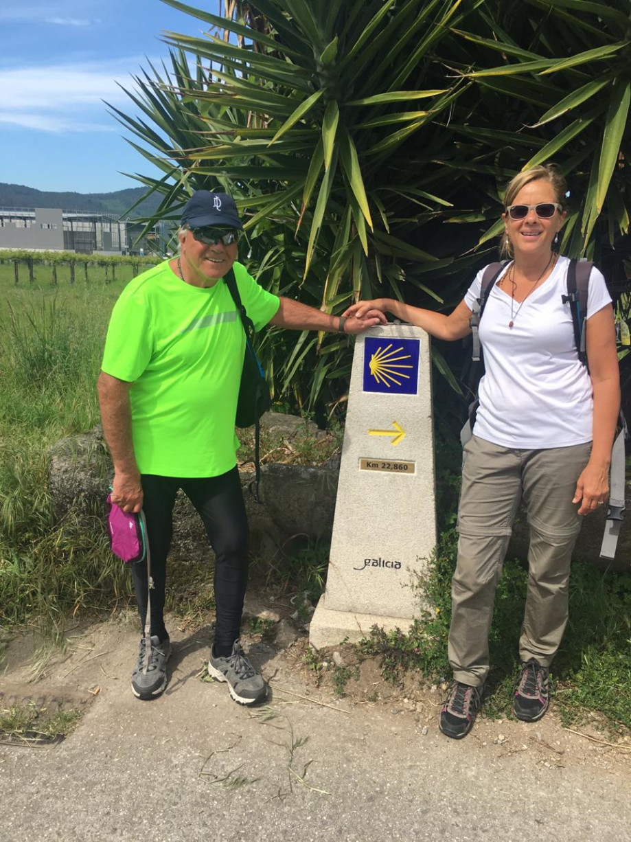 Fernando Bravo junto a su mujer Andrea en el Camino Portugués
