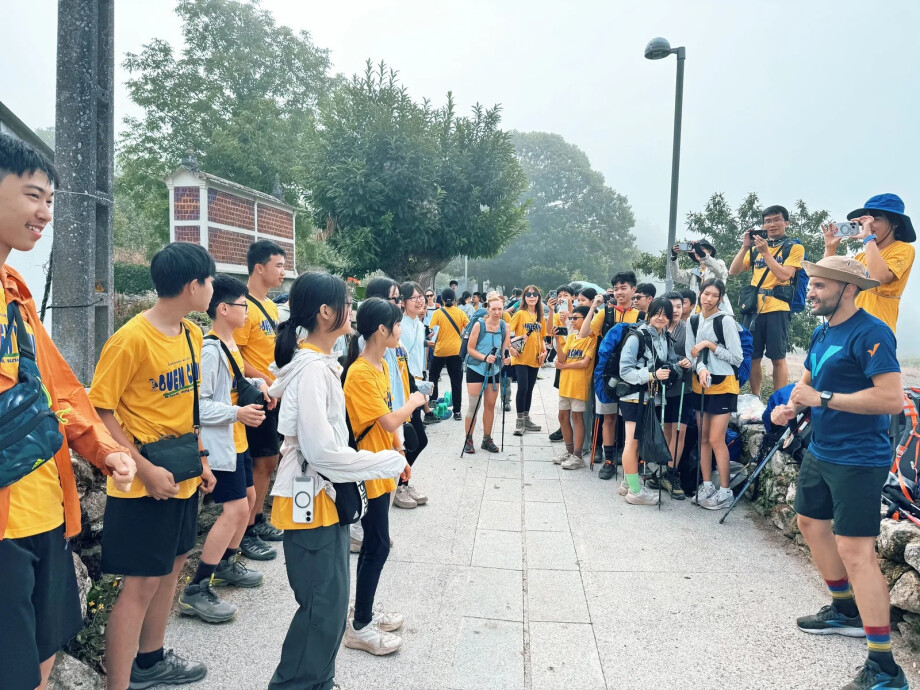 Alumnos de Taiwán con peregrinos