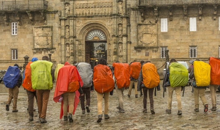 Qué llevar al Camino de Santiago? Dime qué mochila llevas y te diré qué  peregrino eres