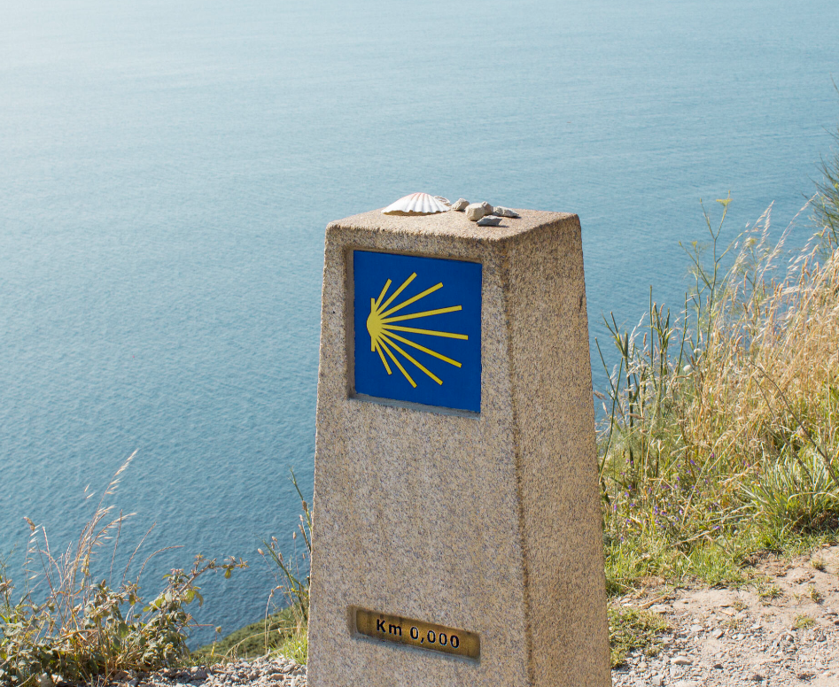 Mojón del Camino de Santiago en Fisterra