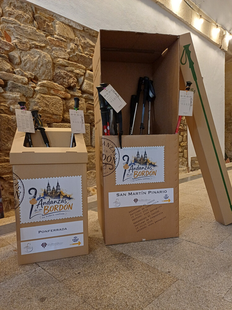 Espacio de recogida de bastones en San Martín Pinario