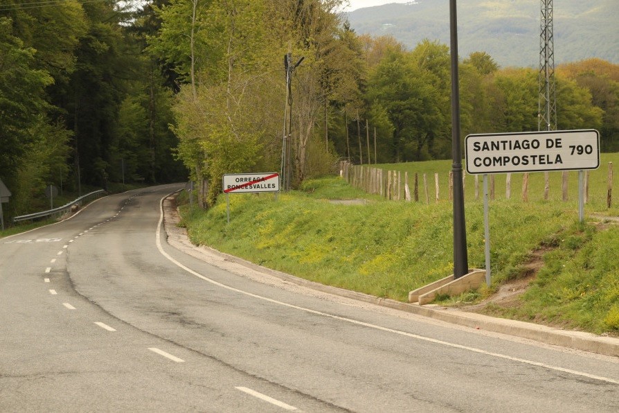 790 kilómetros separan Roncesvalles de Santiago de Compostela