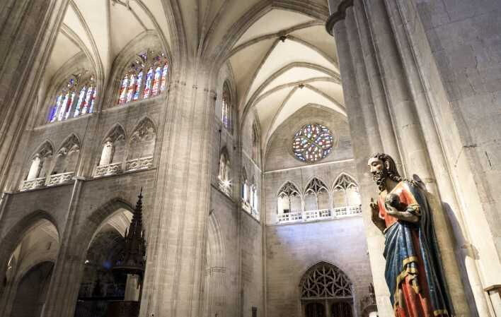 Imagen de San Salvador situada en el interior de la Catedral de Oviedo