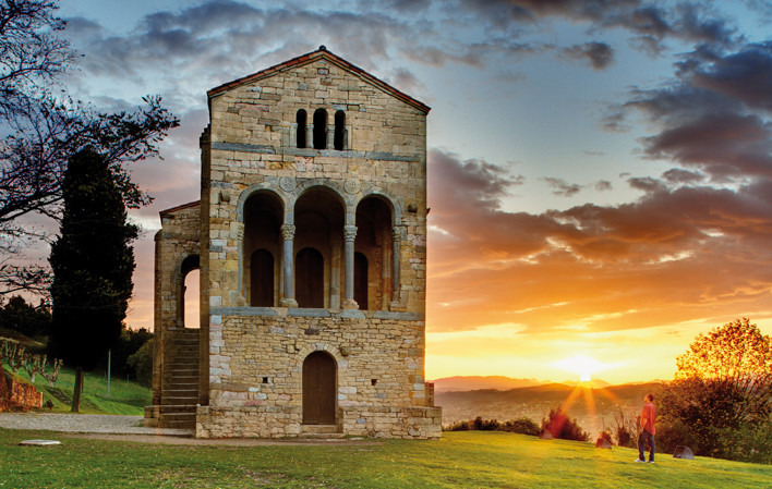 Santa María del Naranco, joya del prerrománico situada en Oviedo