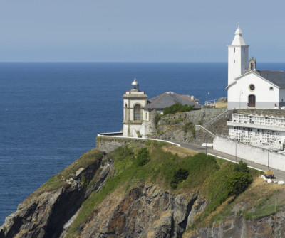 Faro y cementerio de Luarca, Camino del Norte