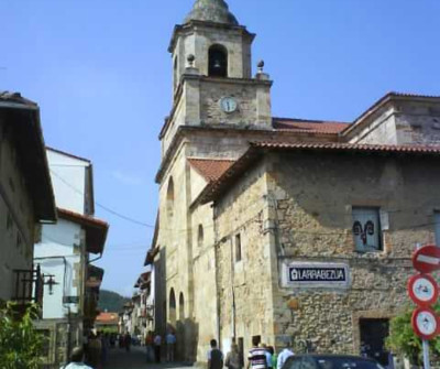 Iglesia de Larrabezua  en el Camino del Norte