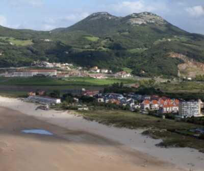 Playa de Berria en el Camino del Norte