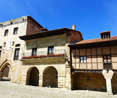 Camino del Norte a su paso por Santillana del Mar