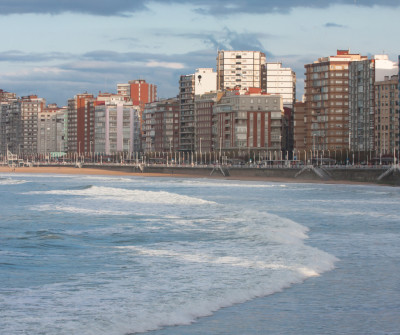 Bahía de Gijón, en el Camino del Norte