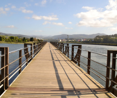 Puente de madera en Navia, Camino del Norte