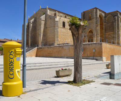 Iglesia de Santa María del Camino, pueblo del Camino Francés