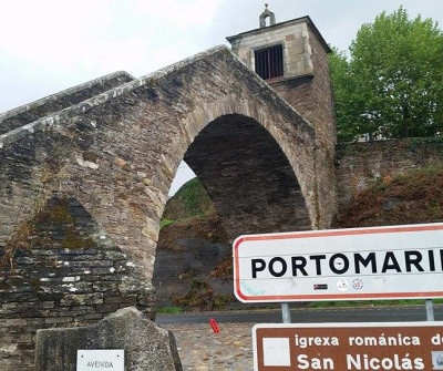 Escalera de entrada a Portomarín, en el Camino Francés