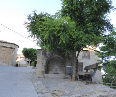 Fuente de Artieda, Camino de Santiago Francés