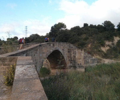 Entrando en Puente la Reina, unión del Camino Francés por Aragón y por Navarra