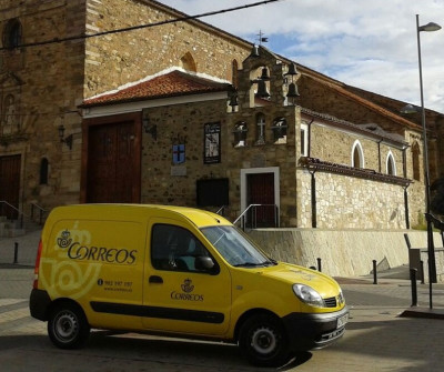 Peregrino entrando en Astorga, en el Camino Francés