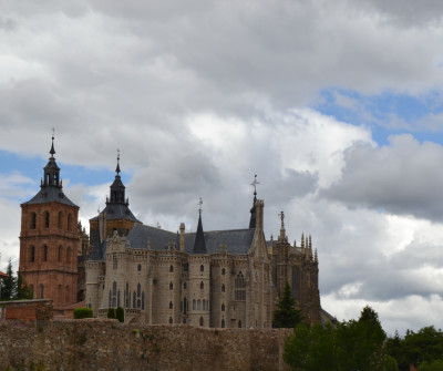 Vista de la Catedral de Astorga y el Palacio Episcopal