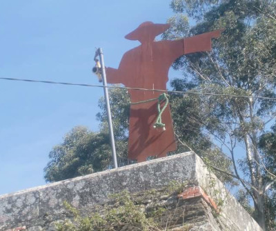 Imagen de un peregrino en Betanzos, Camino Inglés