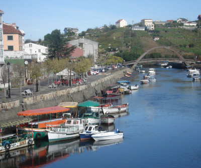 El Camino Inglés paralelo al río