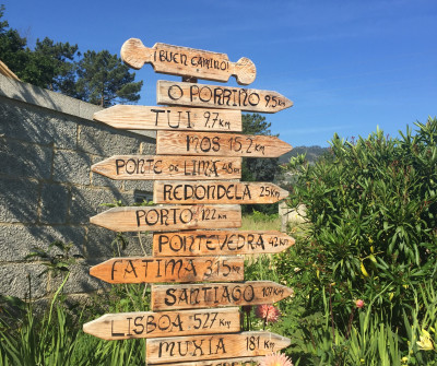 Señales en Tui indican el Camino Portugués