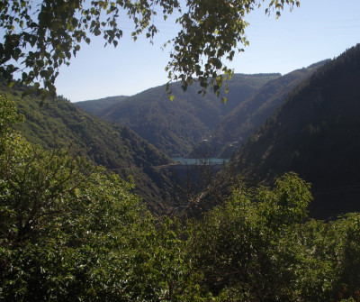 Camino Primitivo a su paso por el embalse de Grandas de Salime