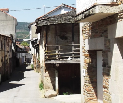 Calles de Laza, en el Camino Sanabrés